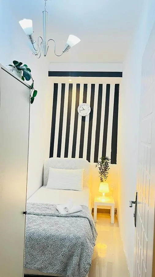 Homestay Strips Partition Room Al Barsha 1 Near Moe Metro Dubai United Arab Emirates