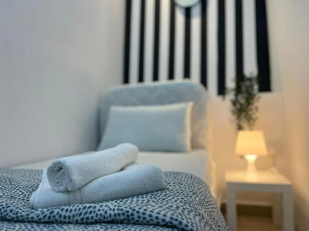Homestay Strips Partition Room Al Barsha 1 Near Moe Metro Dubai United Arab Emirates