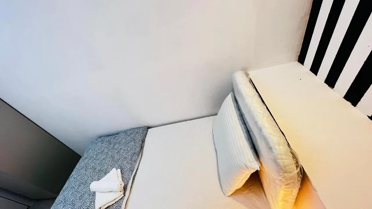 Strips Partition Room Al Barsha 1 Near Moe Metro Dubai United Arab Emirates